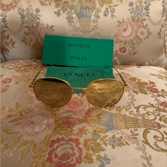 Authentic Bottega Veneta Gold Mirror Sunglasses - Picture 12 of 12